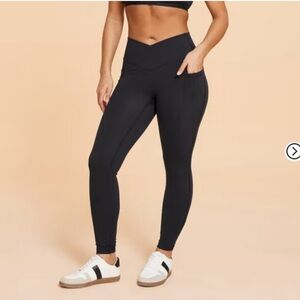 Black High-Waist V-Cut Leggings